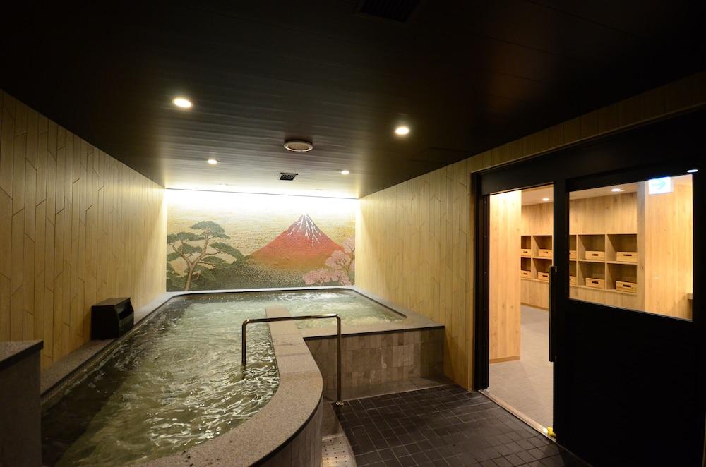 Hotel kapsul First Midosuji Namba Osaka
